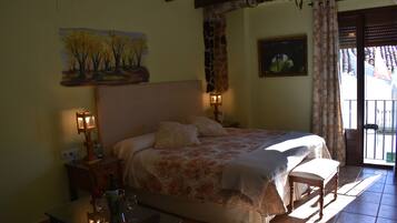 Tweepersoonskamer, bubbelbad | Badkamer | Een douche, gratis toiletartikelen, een haardroger, handdoeken