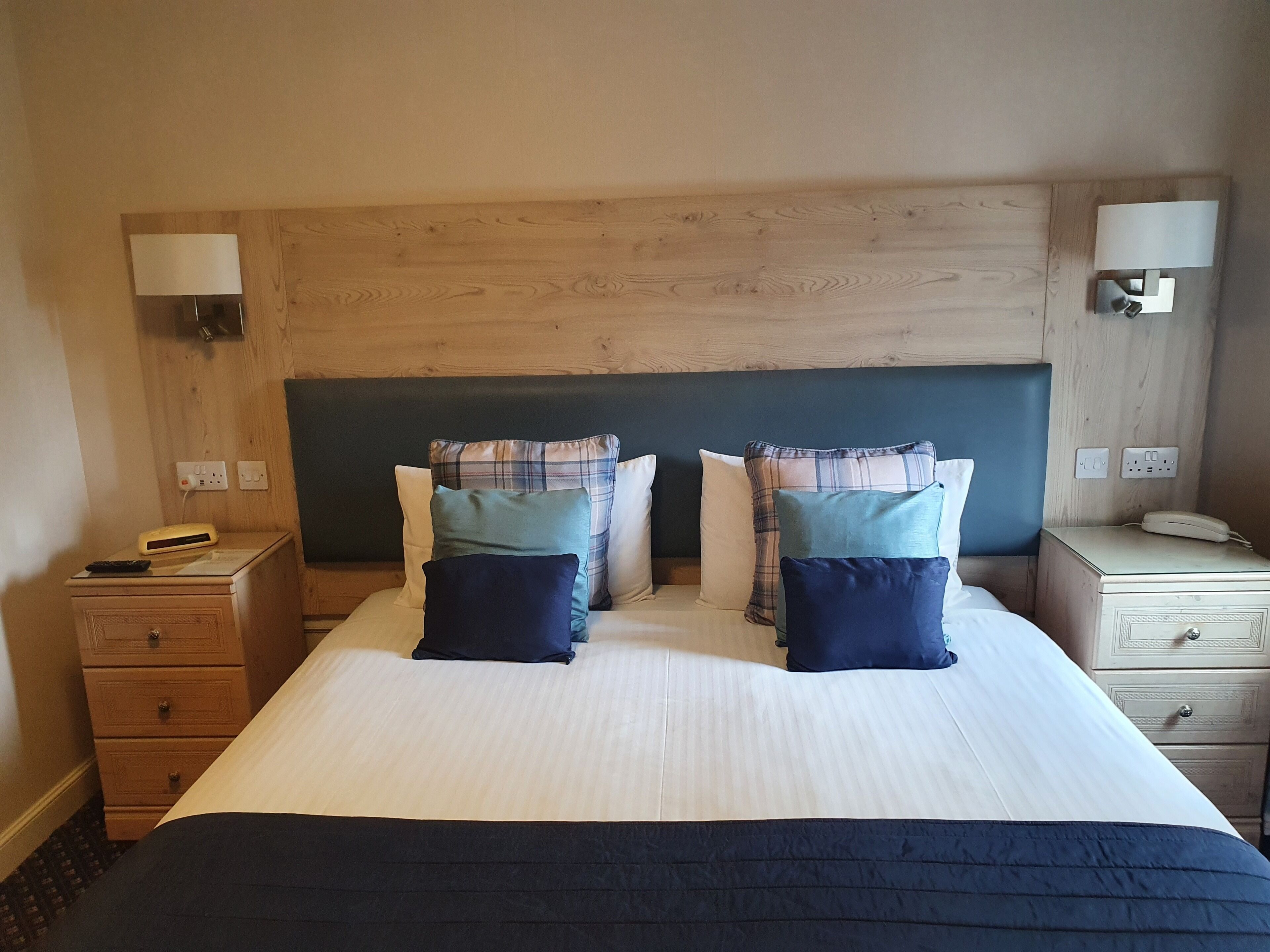 king bed/ twin room | 1 bedroom, desk, blackout curtains, iron/ironing board