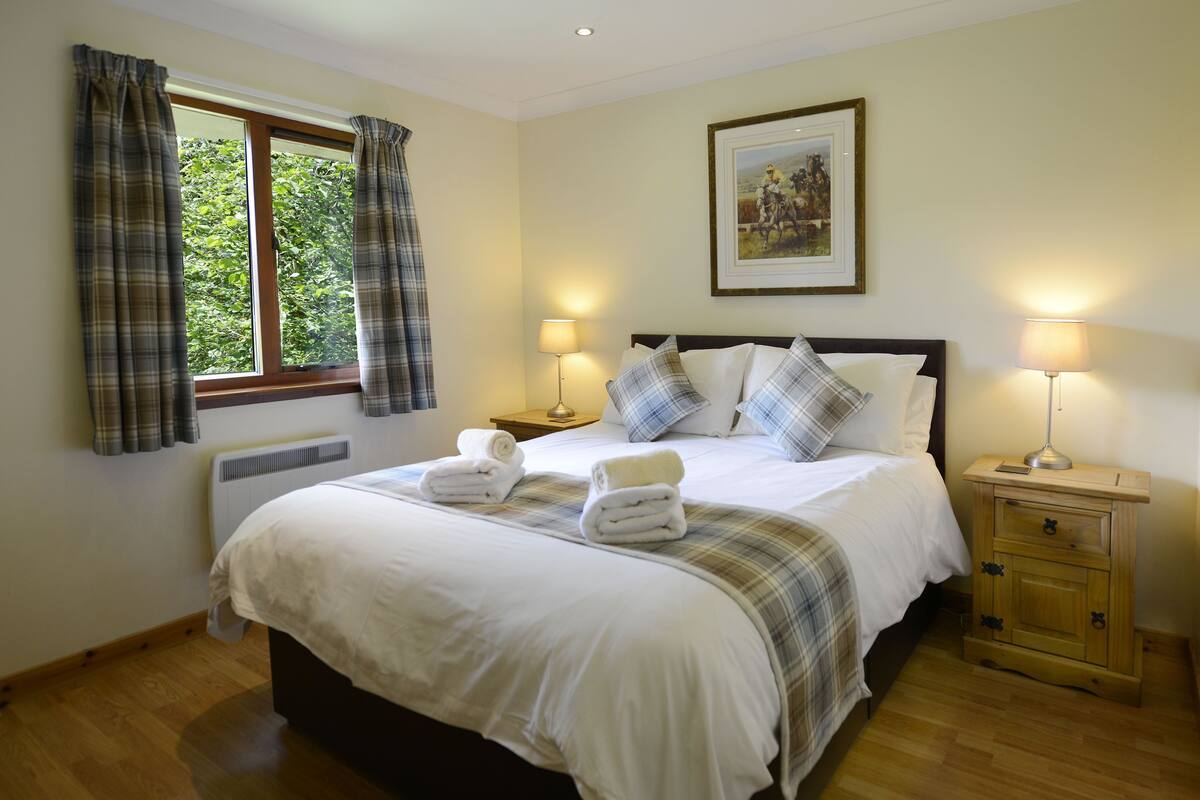 3 bedrooms, premium bedding, blackout curtains, soundproofing