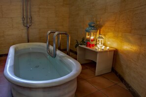 Body treatments, body wraps, body scrubs, facials, massages - Balneario San Andrès (Canena)