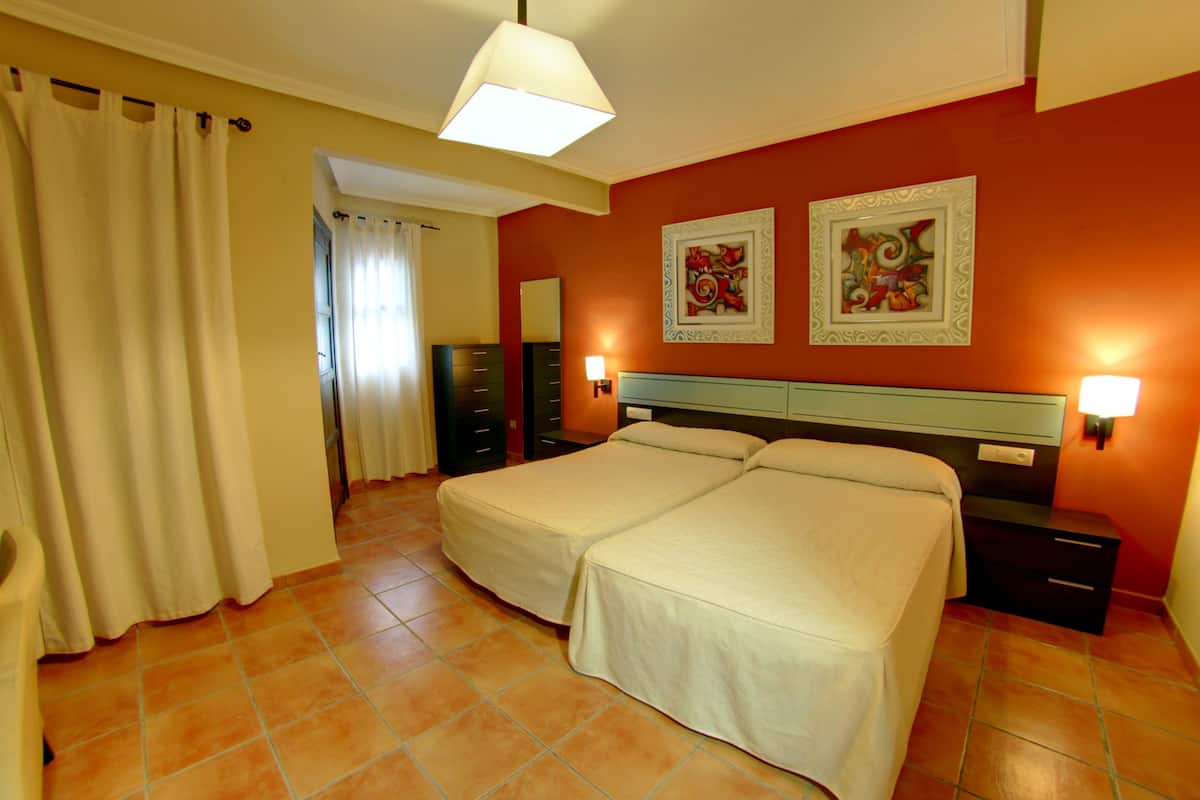 Family Double Room | Desk, cribs/infant beds, bed sheets