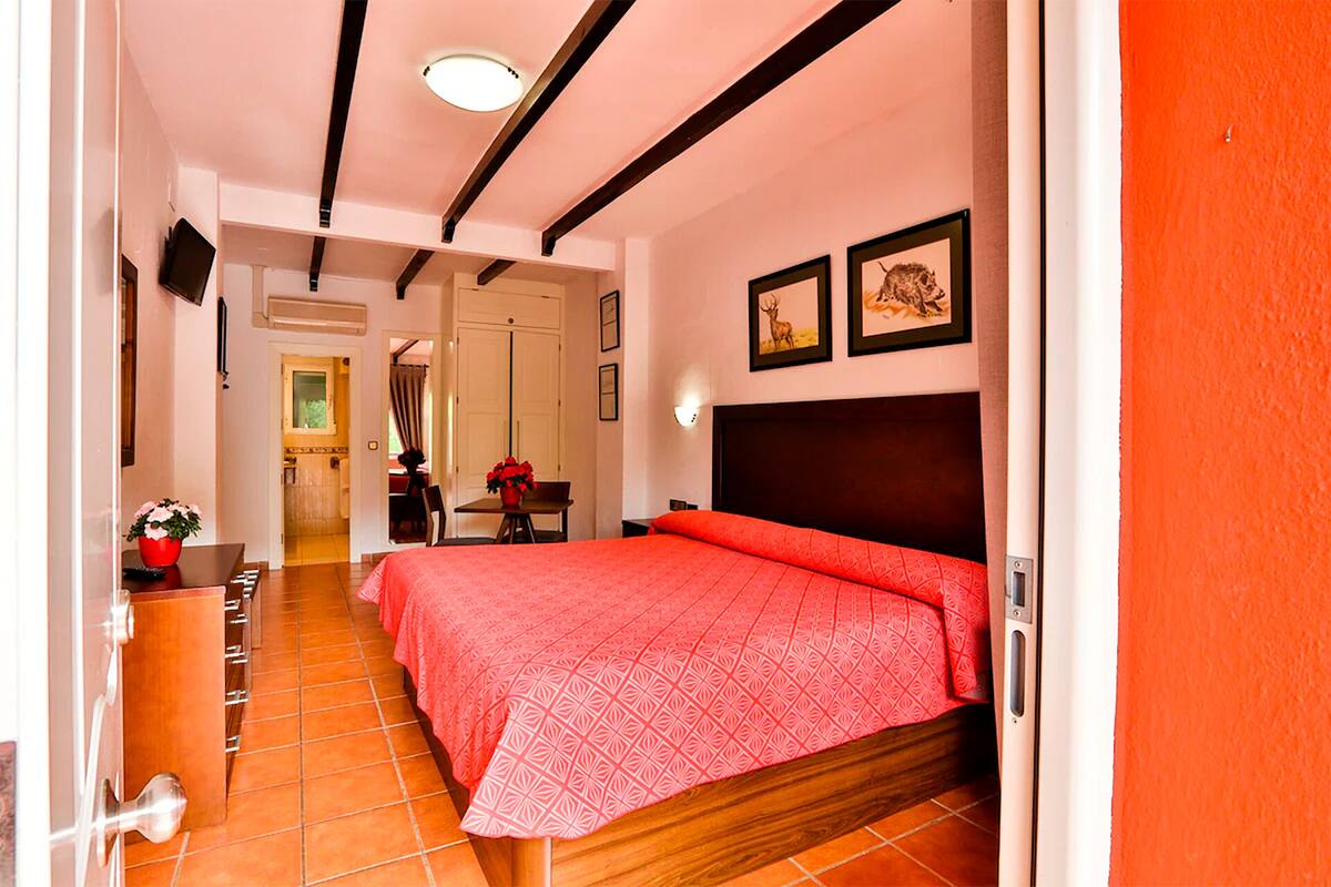 double room | minibar, in-room safe, free wifi, bed sheets