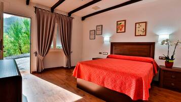 Minibar, caja fuerte, wifi gratis y ropa de cama