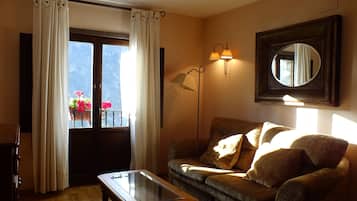 Suite | Living area | Flat-screen TV