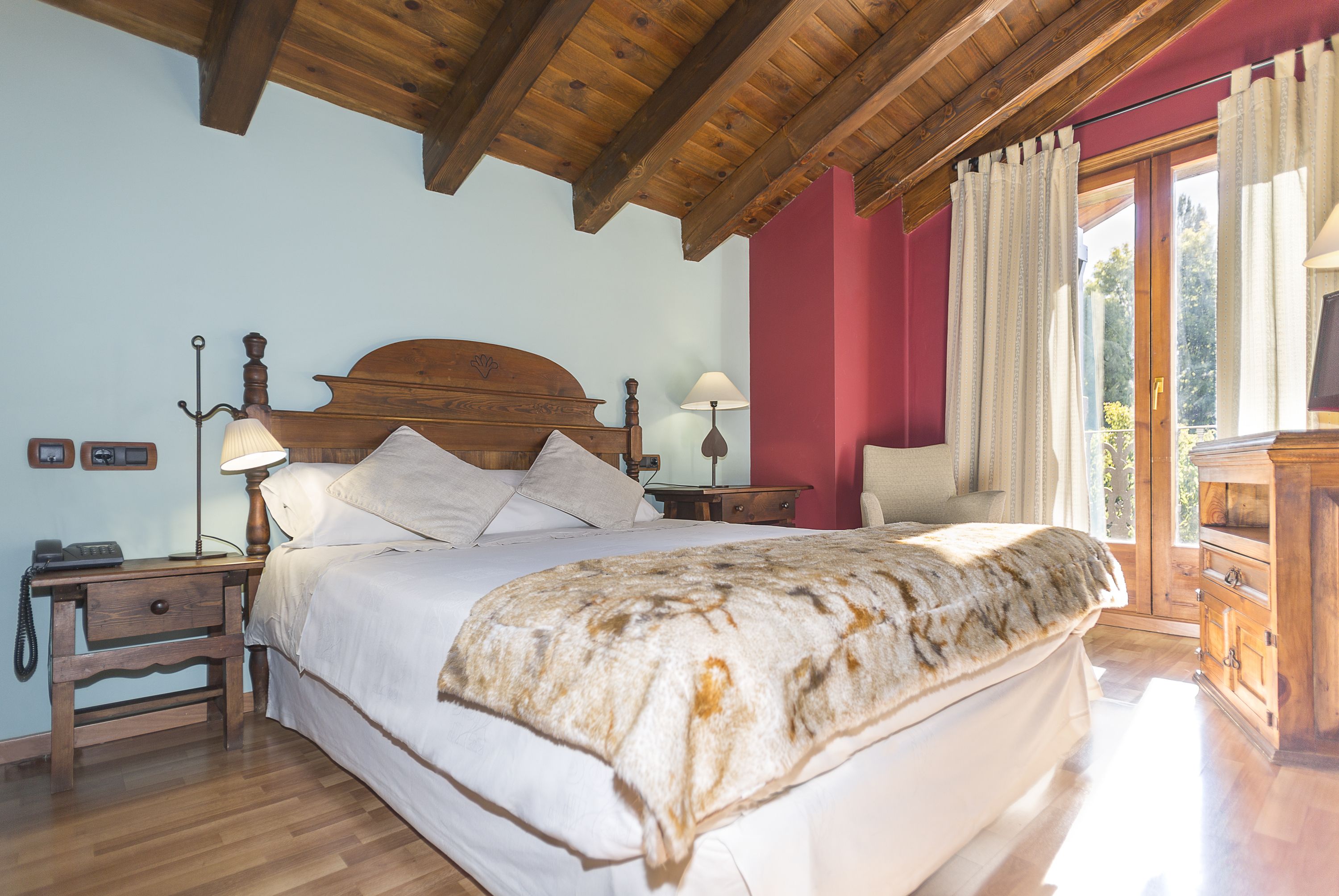 single room | blackout curtains, free wifi, bed sheets