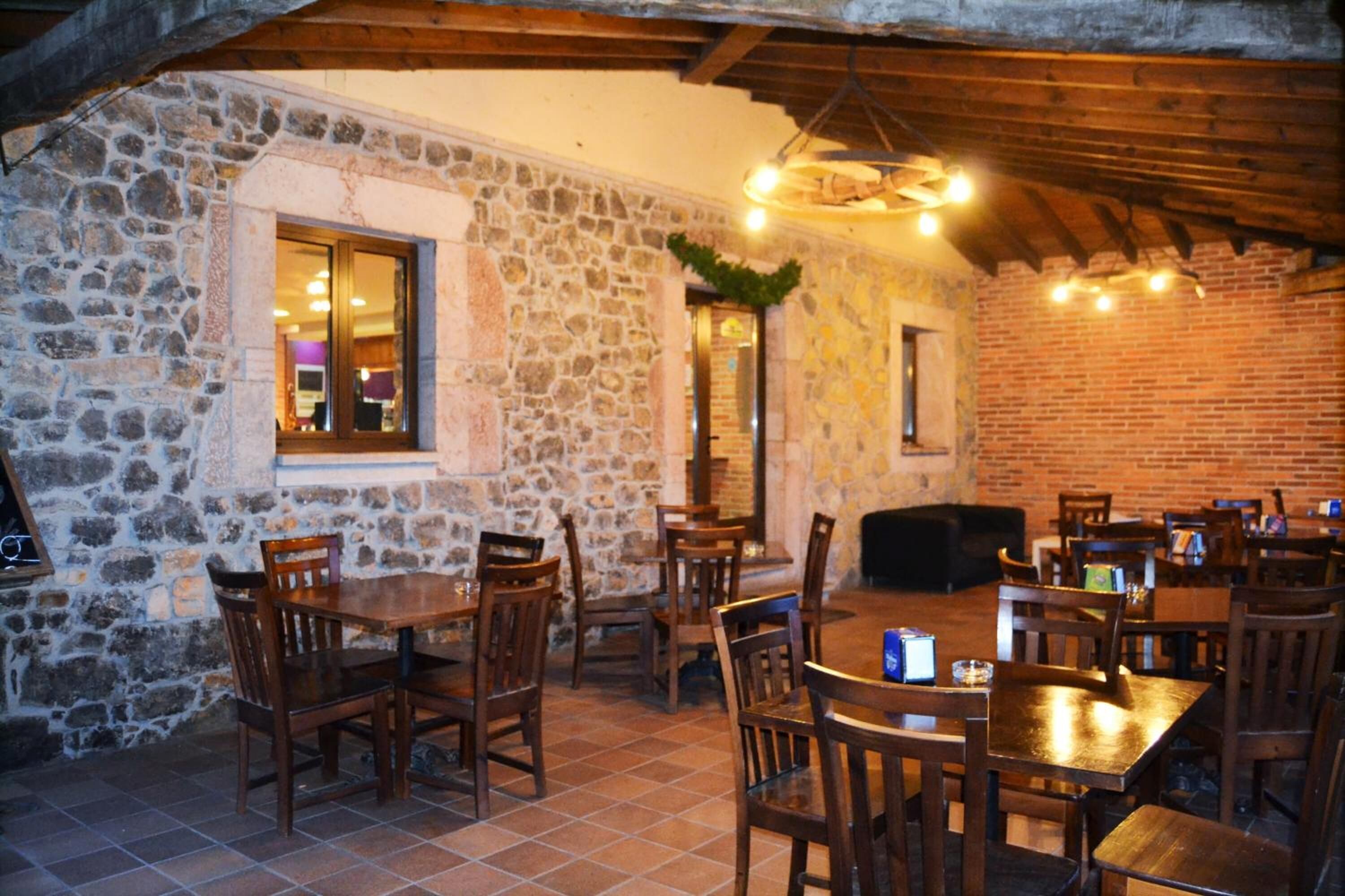 breakfast, lunch, dinner served; regional cuisine