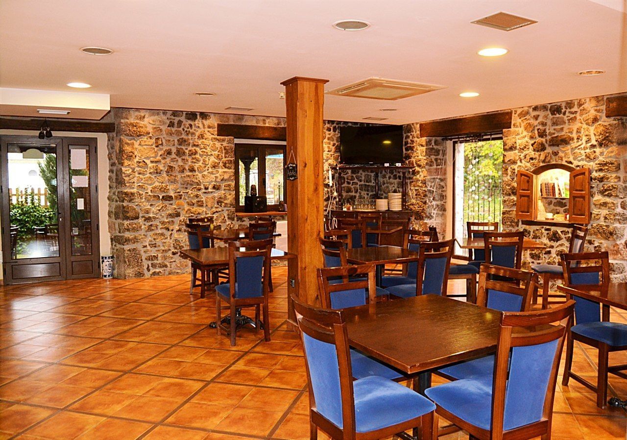 breakfast, lunch, dinner served; regional cuisine