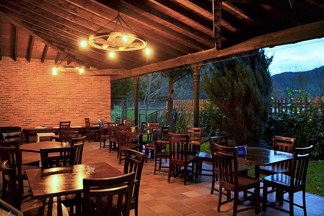 breakfast, lunch, dinner served; regional cuisine