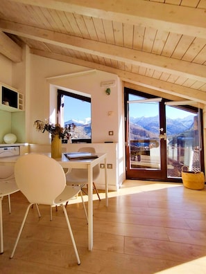 Junior Suite, Mountain View Abuhardillada | Private kitchen | Full-size fridge, microwave, stovetop, cookware/dishes/utensils