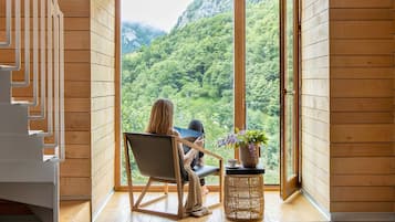 Family Suite | Desk, laptop workspace, free WiFi