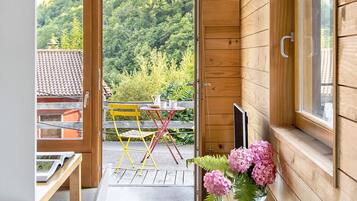 Junior suite, terras | 1 slaapkamer, een bureau, een laptopwerkplek, gratis wifi