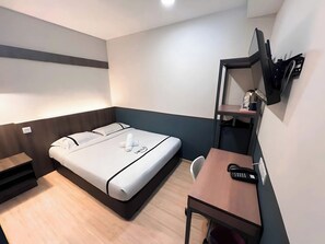 Double Room | In-room safe, desk, iron/ironing board, free WiFi - Smile Hotel USJ (Subang Jaya)