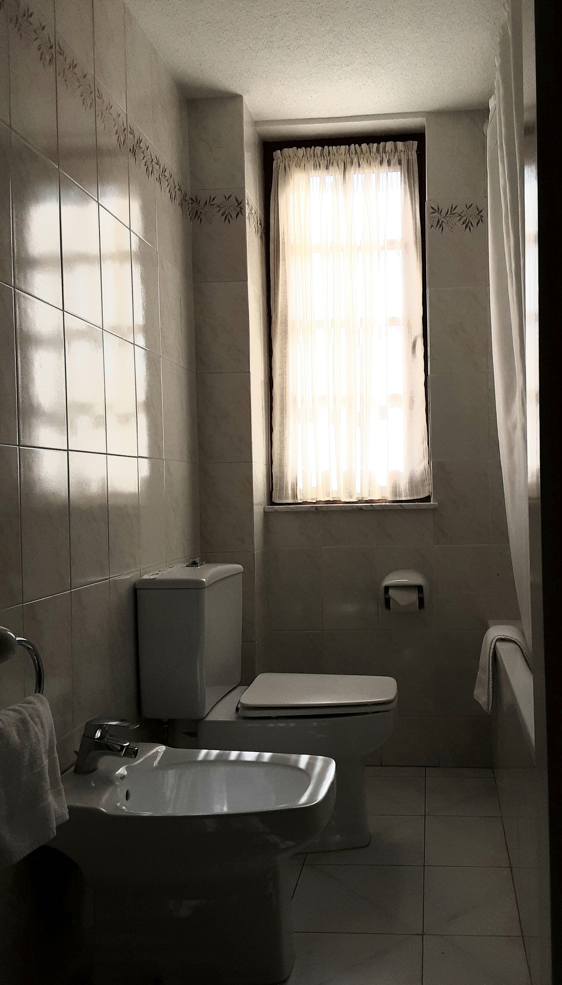 triple room (2 adults and 1 child) | bathroom | free toiletries, hair dryer, towels