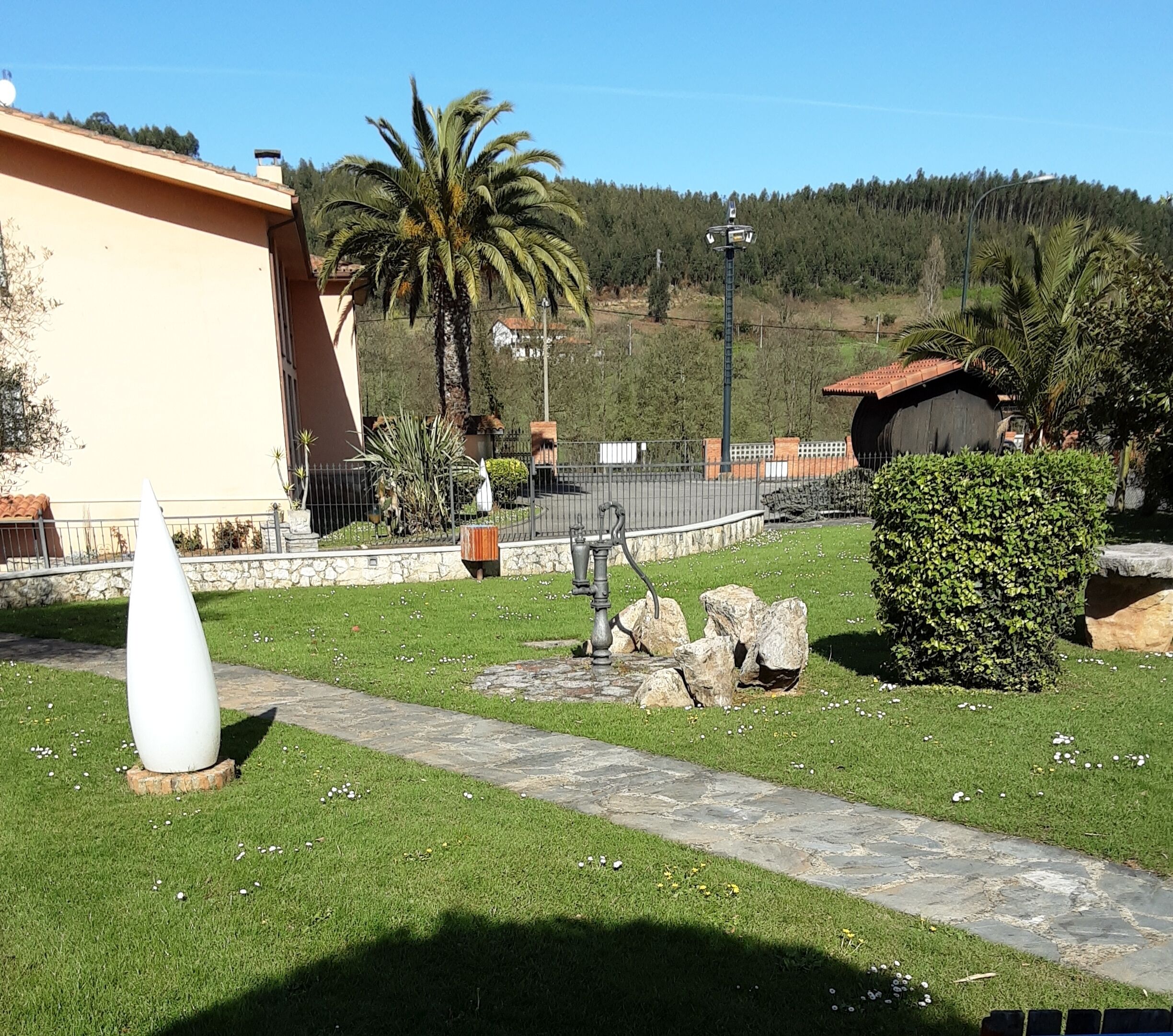 breakfast, lunch and dinner served