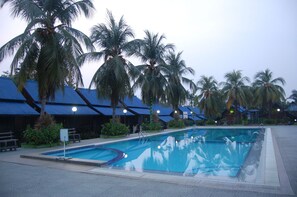 Kolam renang outdoor