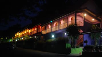 Façade de lâhĂ©bergement - soirĂ©e/nuit