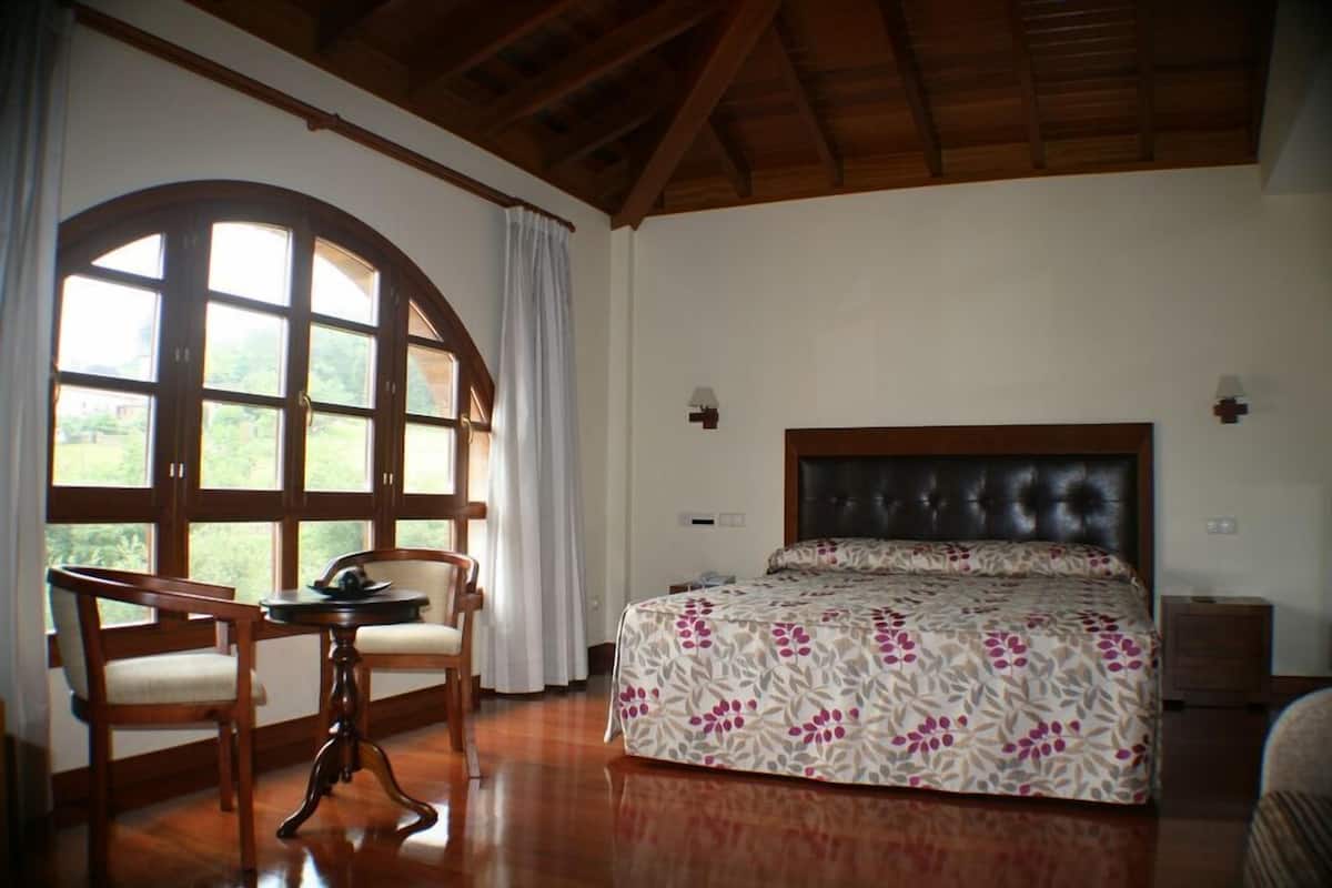 In-room safe, desk, free WiFi, bed sheets