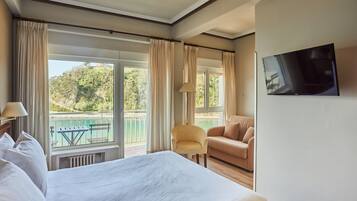 Club kamer, uitzicht op zee (Silken) | 1 slaapkamer, een minibar, een kluis op de kamer, een bureau