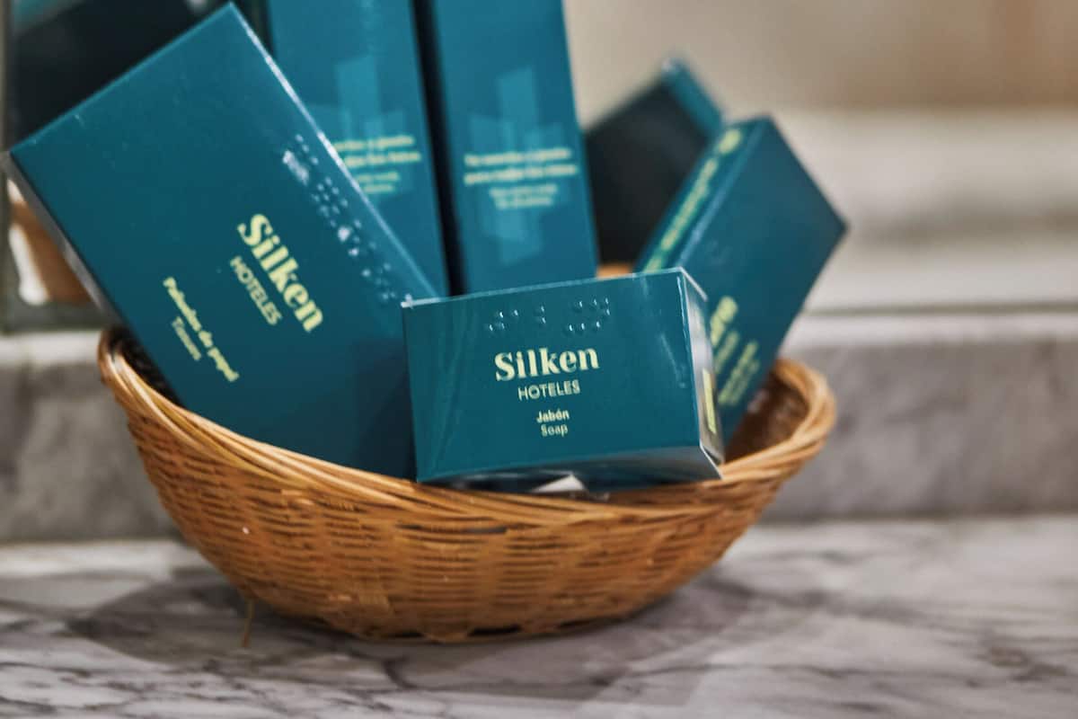 club room, sea view (silken) | bathroom | hair dryer, bidet, towels, soap