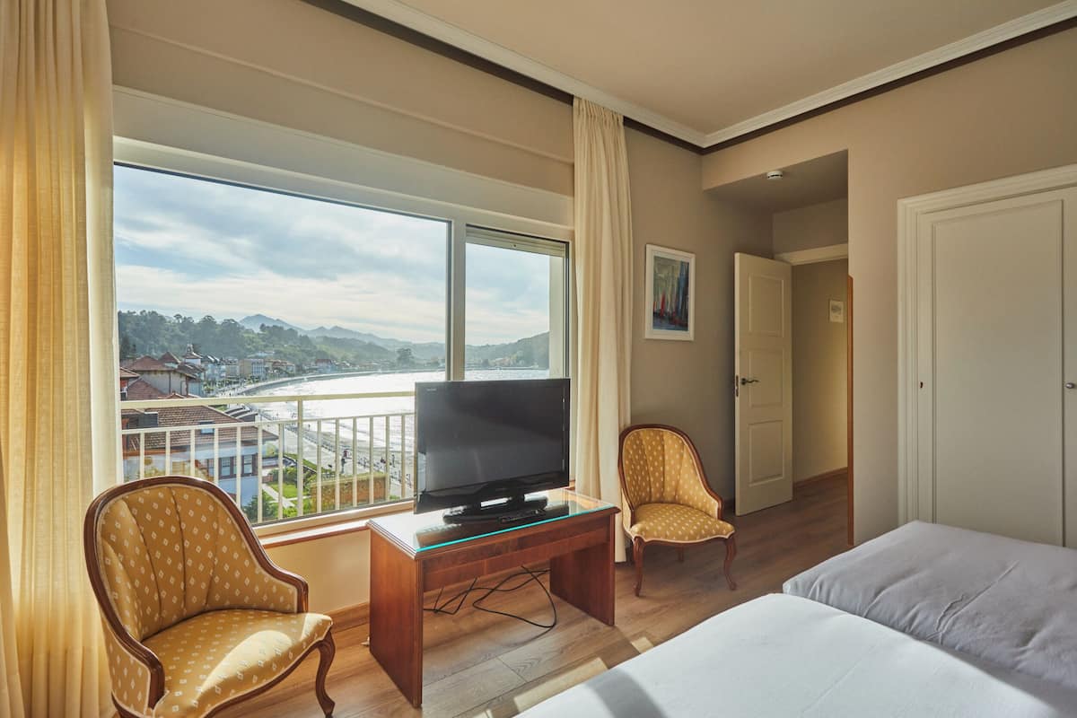 junior suite, sea view | 1 bedroom, minibar, in-room safe, desk