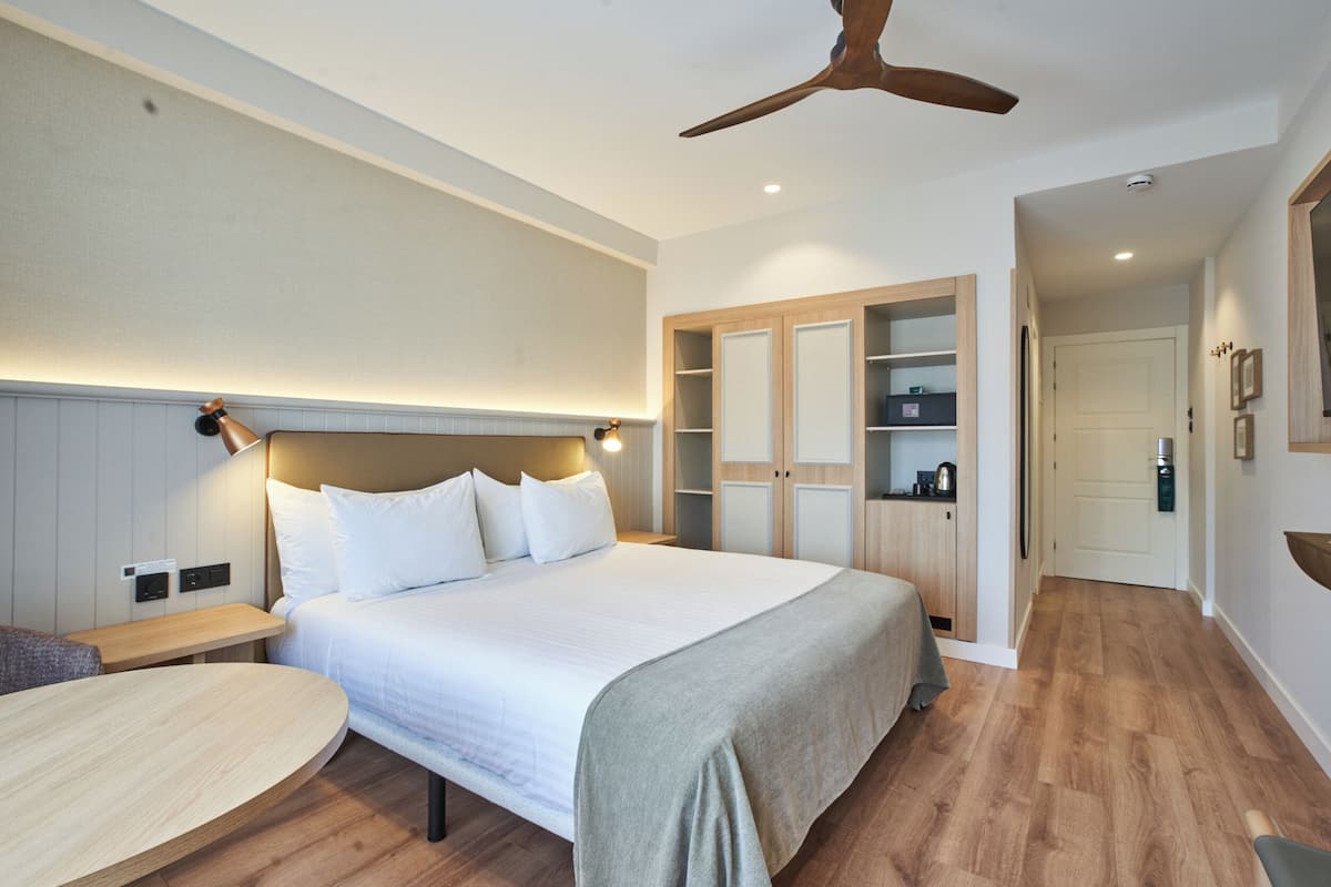 Club Room (Silken) | Minibar, in-room safe, desk, blackout drapes