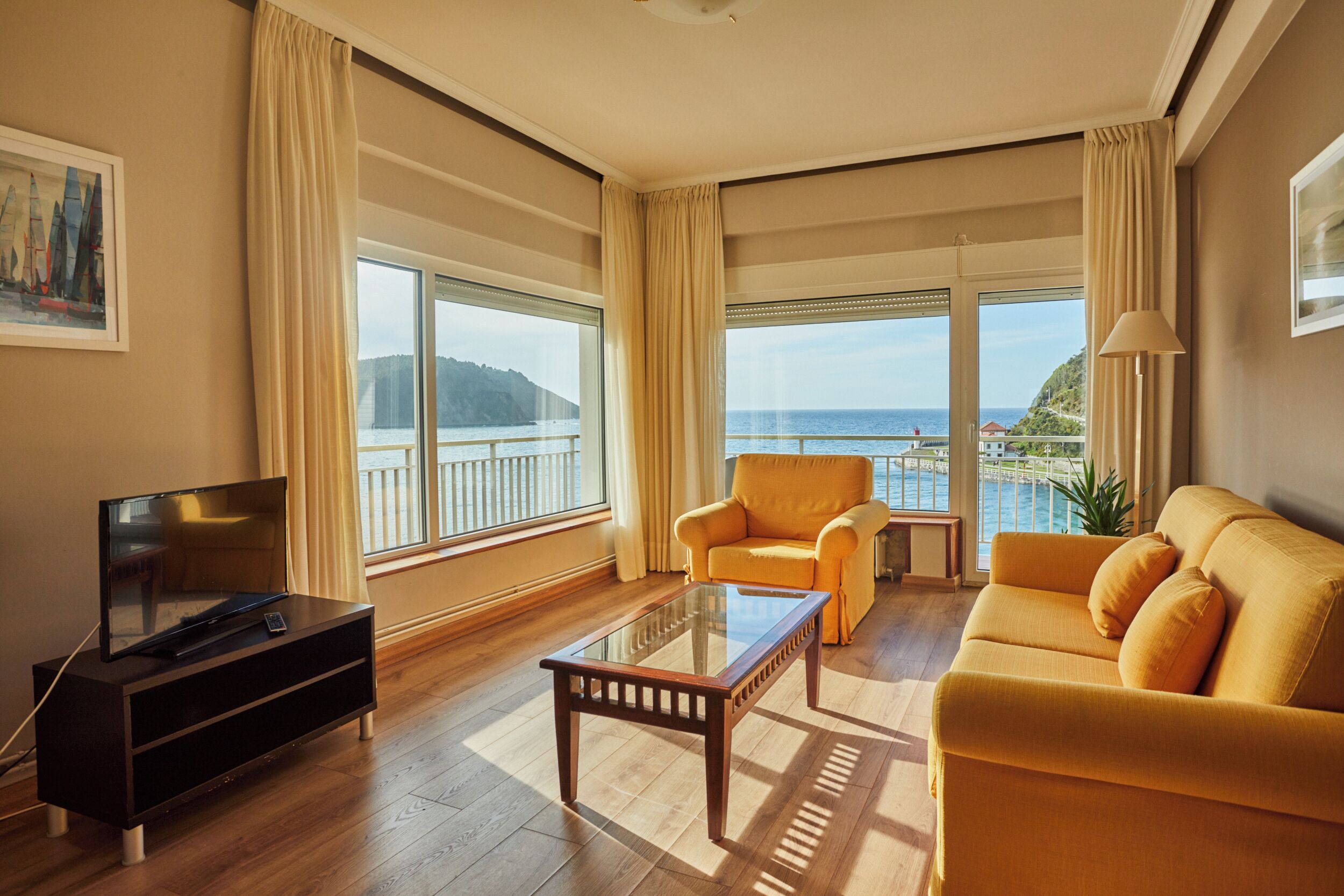 junior suite, sea view | living area | flat-screen tv
