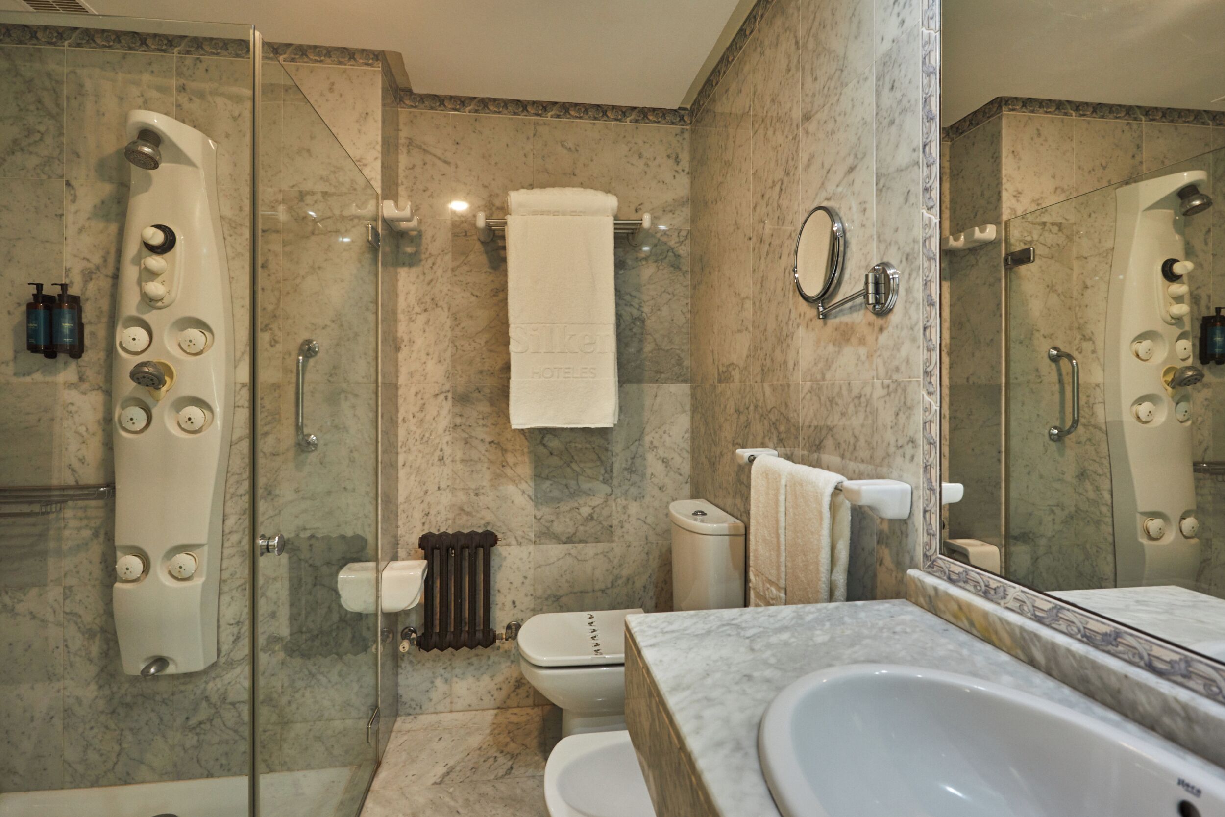 junior suite, sea view | bathroom | hair dryer, bidet, towels, soap