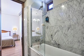 Classic Room | Bathroom - Silken Gran Hotel del Sella (Ribadesella)