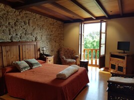 Sistema de insonorización y tabla de planchar con plancha