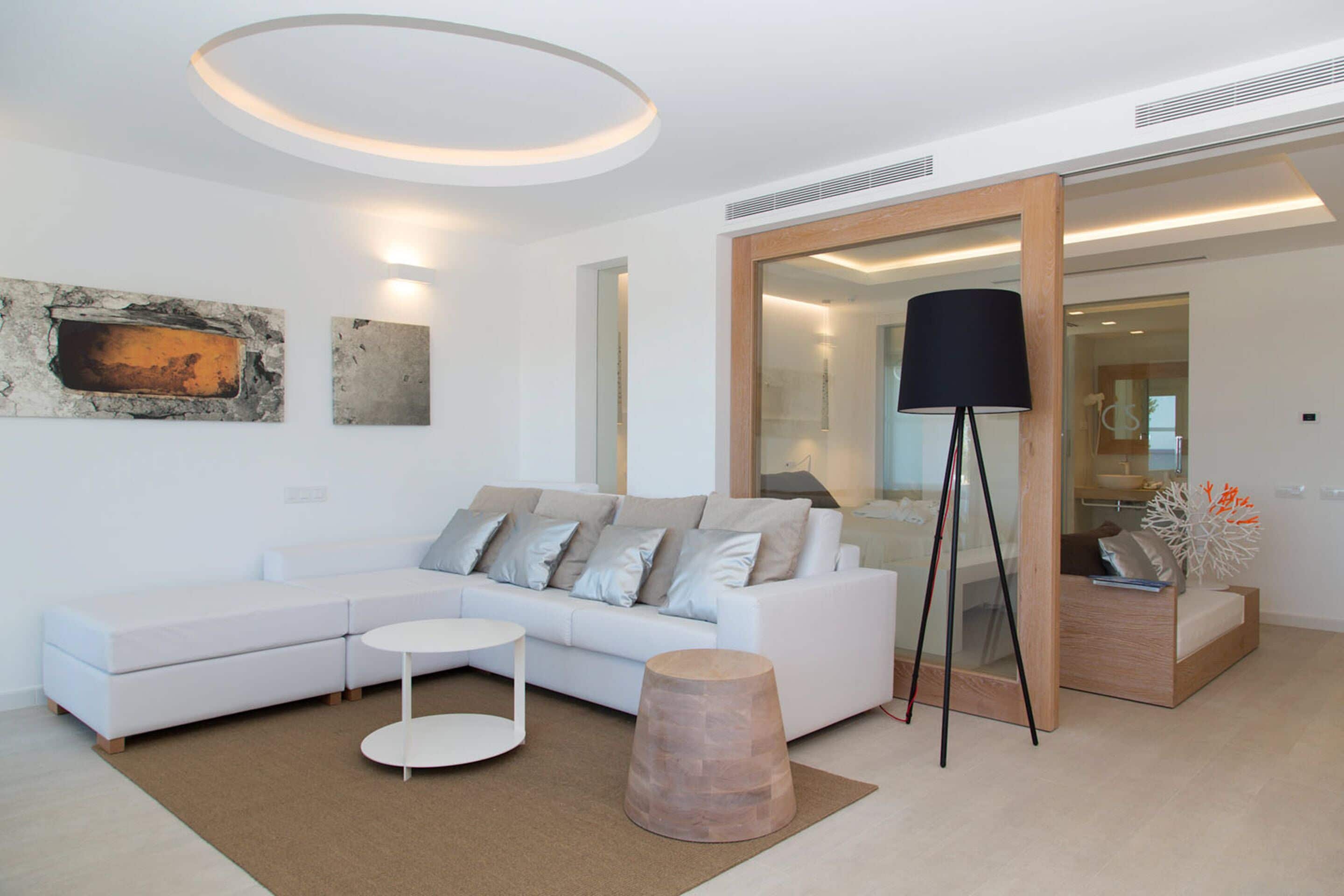 suite, jetted tub, sea view | living room | flat-screen tv