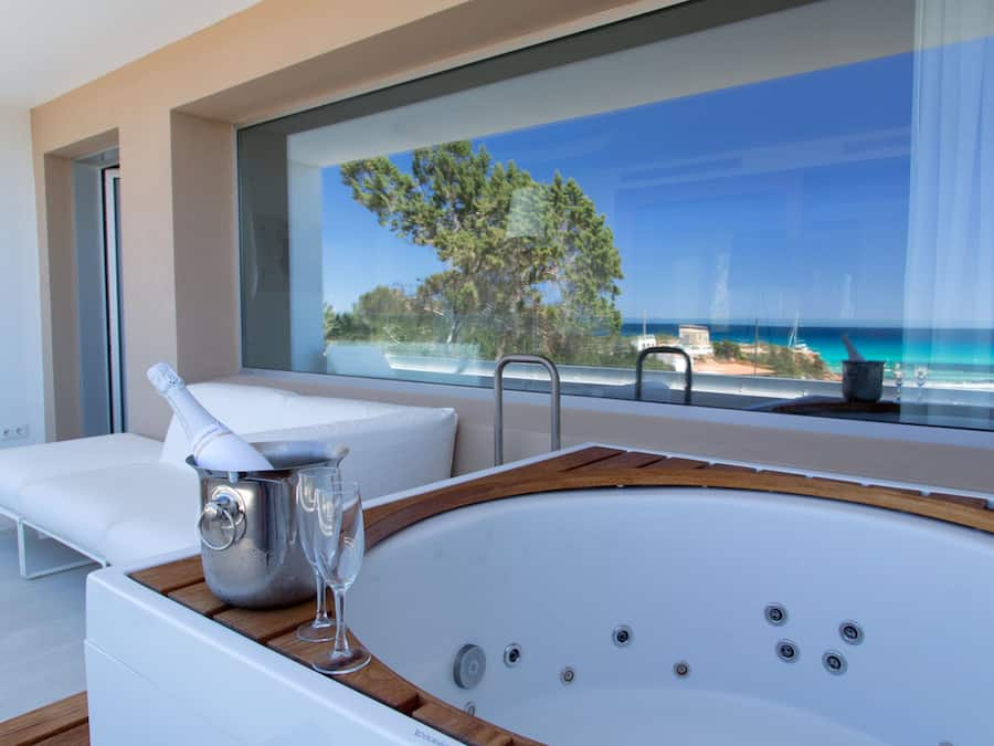 Suite, massasjebadekar, sjøutsikt | Utsikt fra rommet