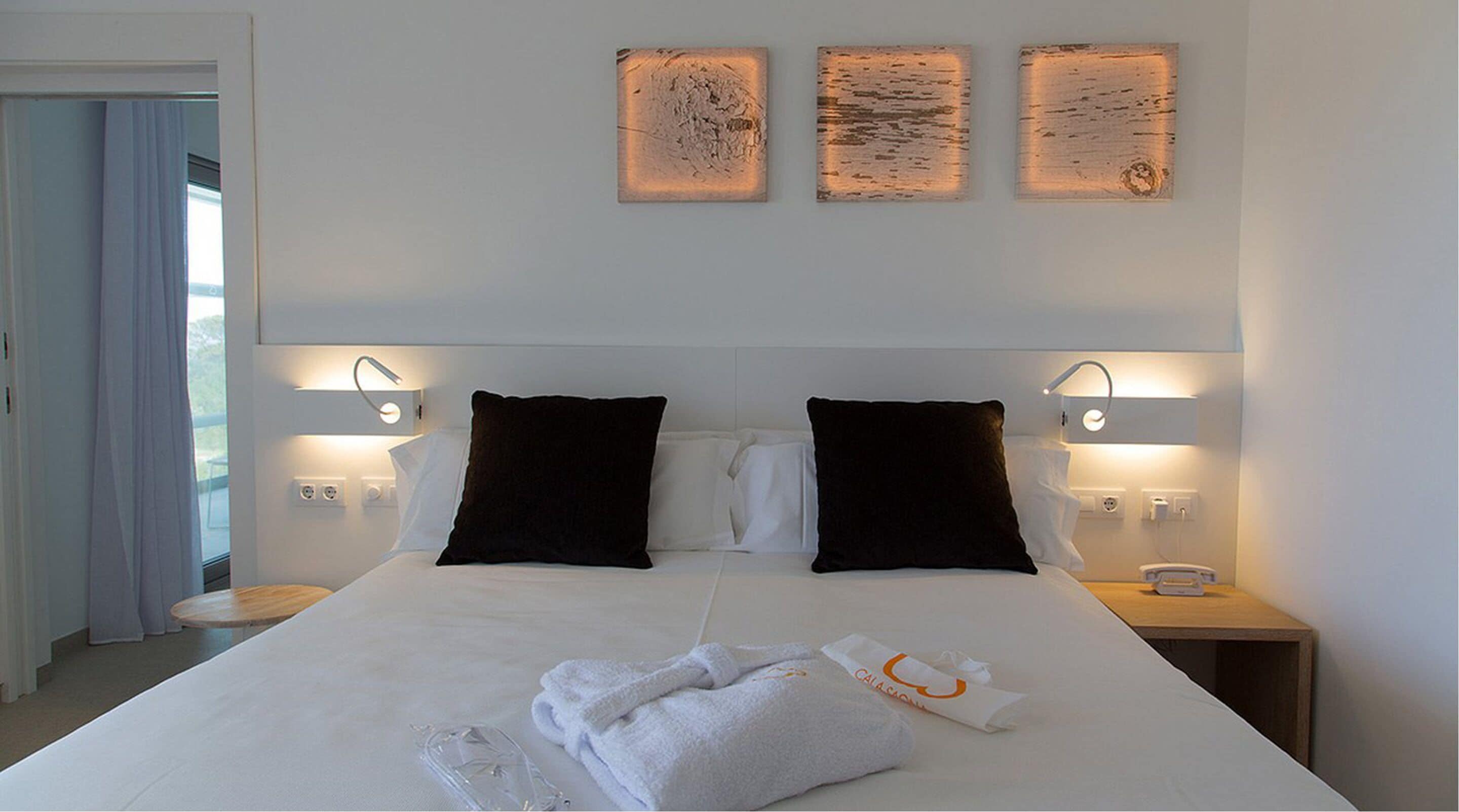 1 bedroom, in-room safe, desk, blackout curtains