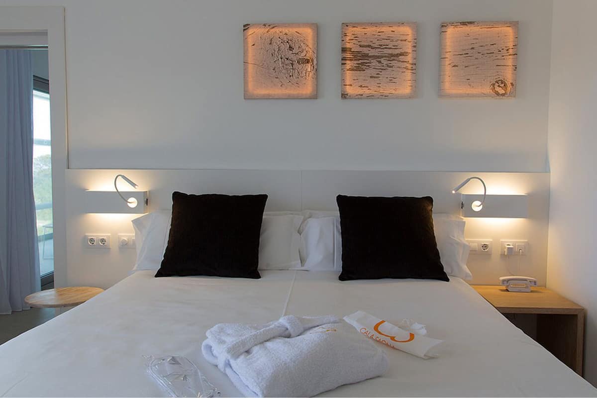 1 bedroom, in-room safe, desk, blackout curtains