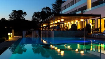 Indoor pool, outdoor pool, sun loungers