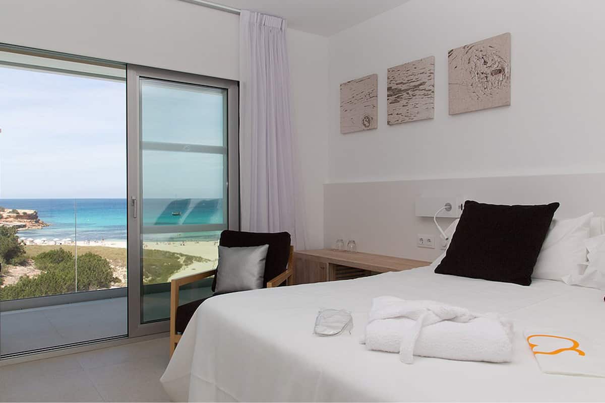 double or twin room, balcony, sea view | 1 bedroom, in-room safe, desk, blackout curtains