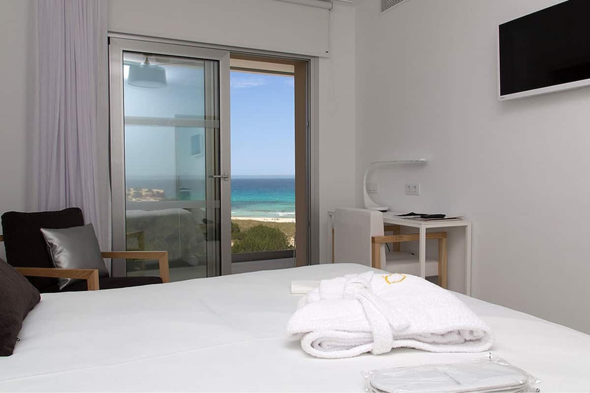 double or twin room, balcony, sea view | 1 bedroom, in-room safe, desk, blackout curtains