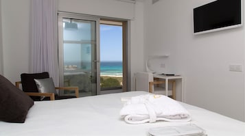 Habitación con 1 cama doble o 2 individuales, balcón, vistas al mar | Caja fuerte, escritorio, cortinas opacas y wifi gratis