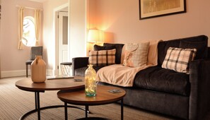 Suite Deluxe | Décor unique, ameublement unique, fer et planche à repasser