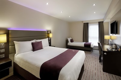 Premier Inn Glasgow Stepps - M80 J3
