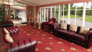 Lobby sitting area - Garve Hotel (Garve)