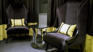 Premier Double Room (Four Poster Bed) (Room 3) | Living area