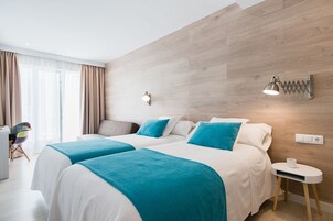 Habitación doble superior, terraza | Colchones con acolchado adicional, minibar, caja fuerte y wifi gratis