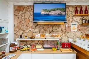 Se ofrece un desayuno bufé (8 EUR por persona)