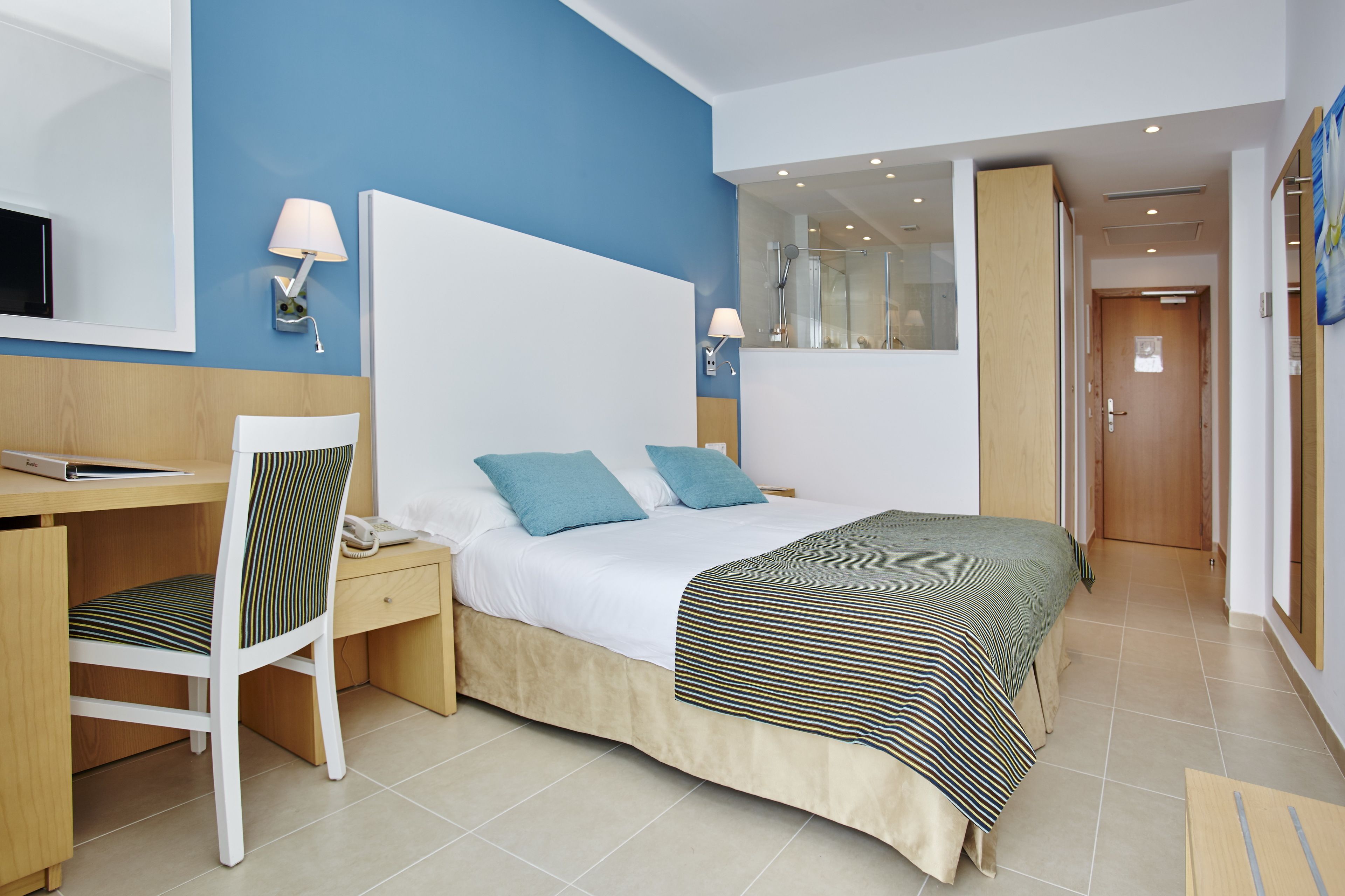 1 bedroom, in-room safe, desk, blackout curtains