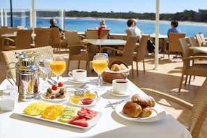 Daily buffet breakfast for a fee - Universal Hotel Marqués (Ses Salines)