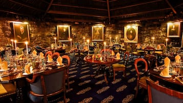 2 restaurants, lunch, dinner served; British cuisine