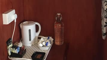 Quadruple Room | 1 bedroom, iron/ironing board, free WiFi, bed sheets