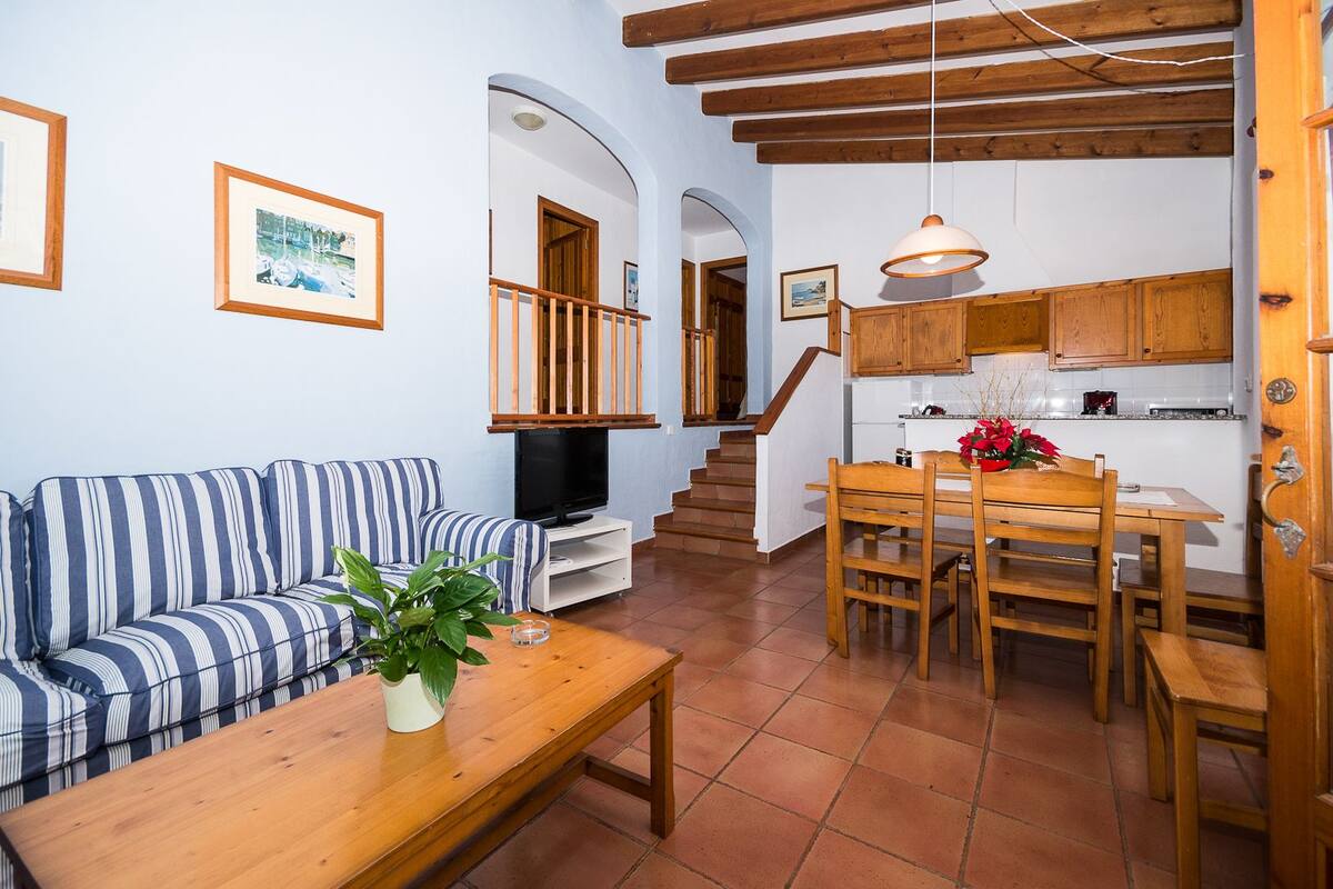 Villa, 3 habitaciones, alberca privada | Área de sala de estar | Televisión de pantalla plana y reproductor de DVD