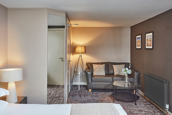 Kamar Grand (Plus) | Seprai premium, bantalan ekstra lembut, dan brankas