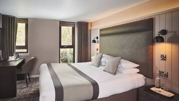 Grand Room (Plus) | Peralatan tempat tidur premium, tilam berlapik, peti besi dalam bilik